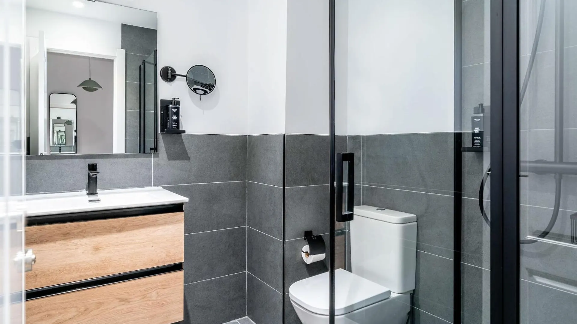 Limehome Malaga Calle Victoria İspanya