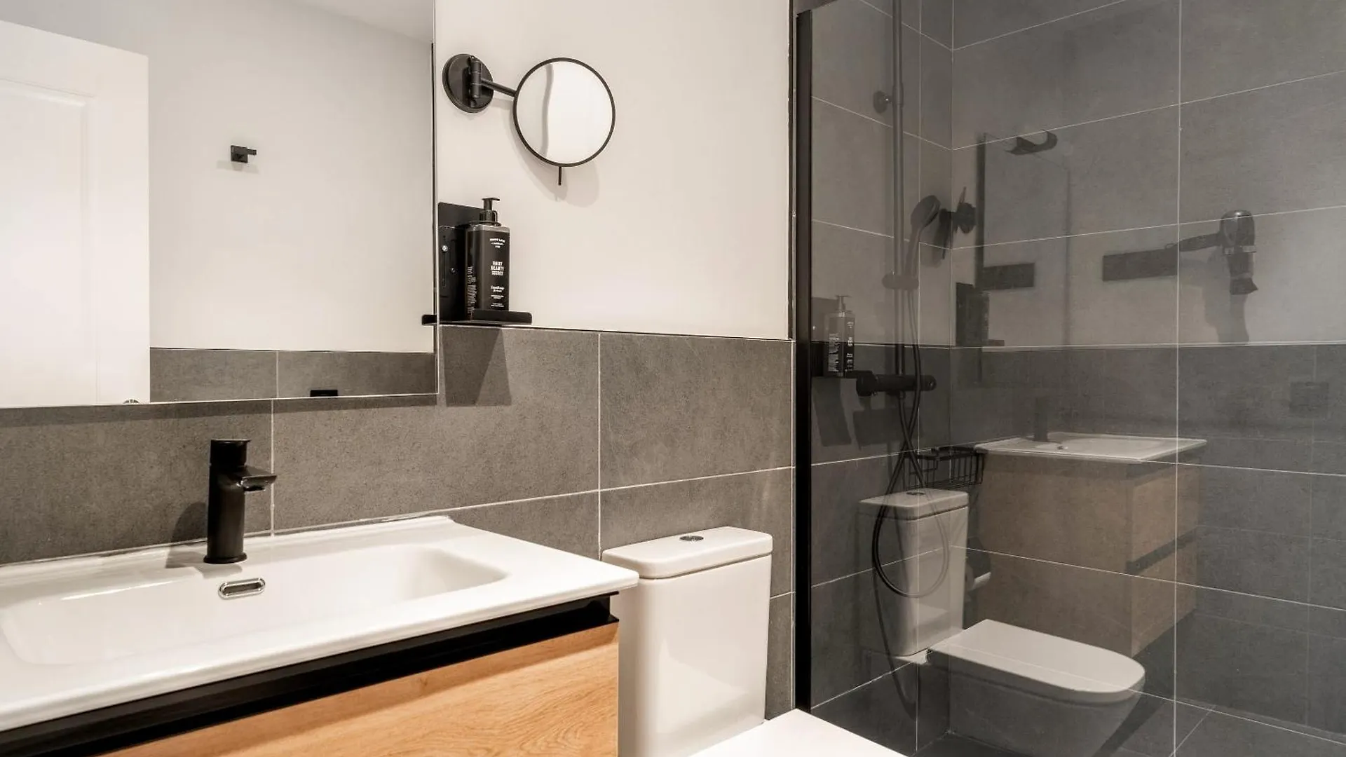 Limehome Malaga Calle Victoria דירה